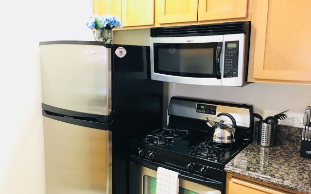 DTLA Apartment With Parking and Pool