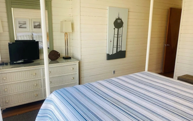 King Of The Sea 4 Bedroom Home by RedAwning