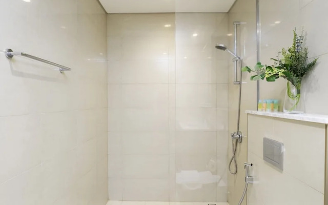 Sleek 1BR in Burj Royale with Canal View