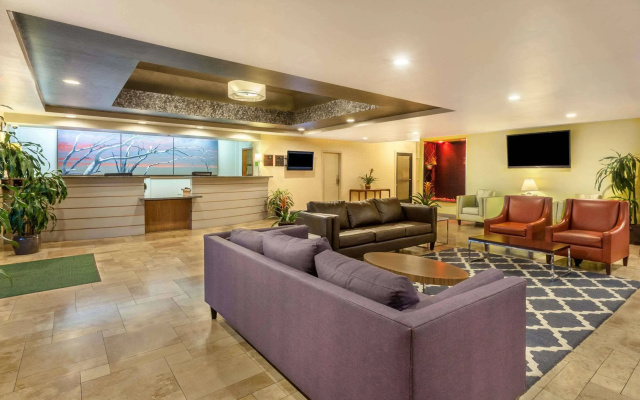 DoubleTree by Hilton Chico