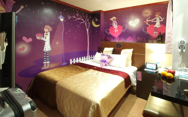 Golden Swallow Hotel