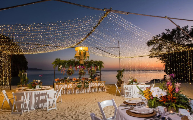 Crimson Resort & Spa Boracay