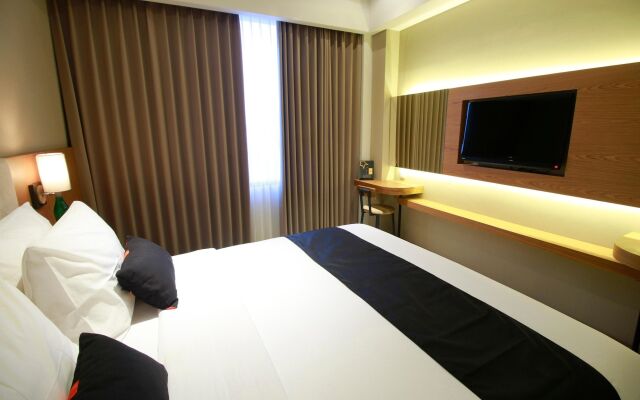 Yellow Star Ambarukmo Hotel