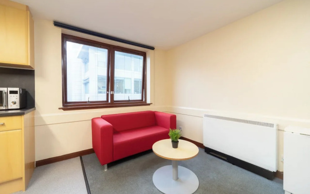 JOIVY Inviting flat near Edinburgh Castle - Adults Only