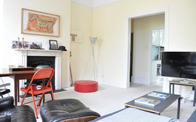 Elegant 2 Bedroom Apartment in Canonbury