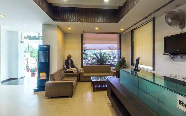 OYO 13414 Hotel Ambrosia