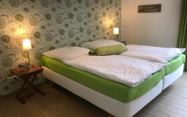 Seaside Apartments - Dreamy Green