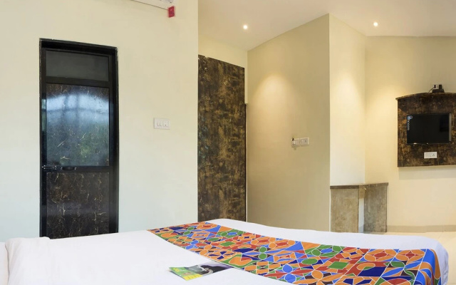 Hotel Embassy Grand