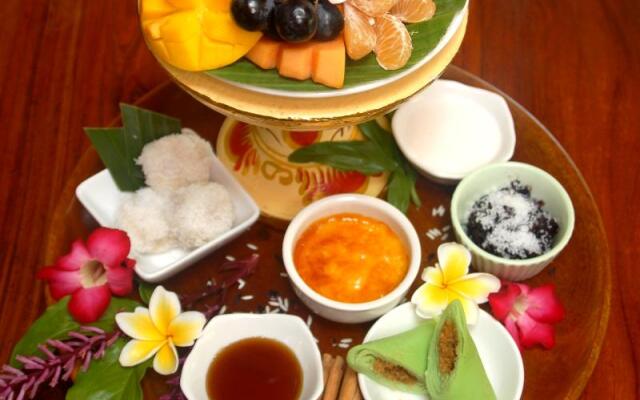 Bay Village Tropical Retreat & Apartments