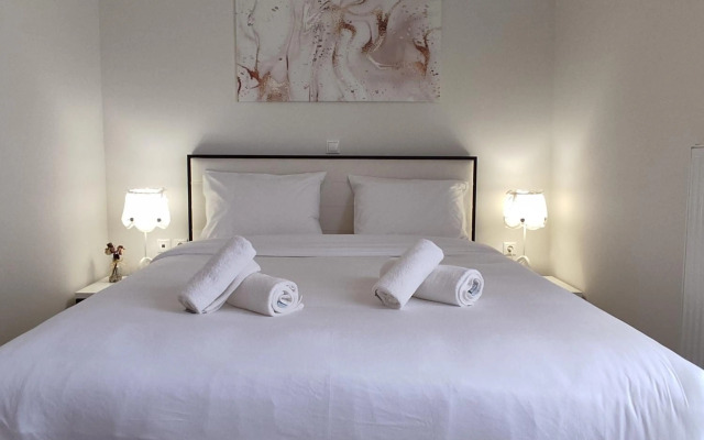 Central & Comfortable, with Acropolis view