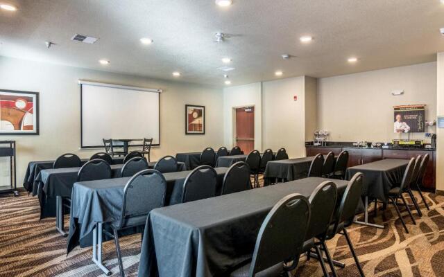 Cobblestone Hotel & Suites - Erie