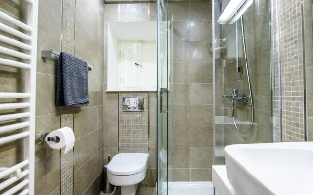 Luan Old Town apartment by DuHomes