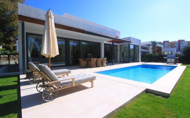 2223 - New modern Villa with Pool and Garden