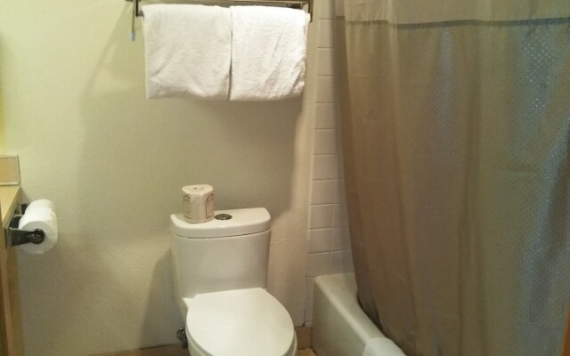 Sisters Inn And Suites