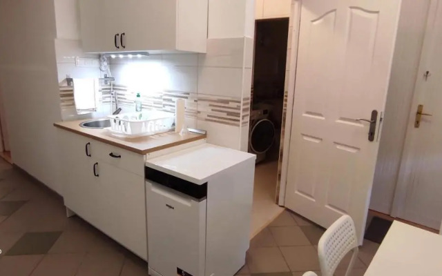 FSQH UNDER Apartman