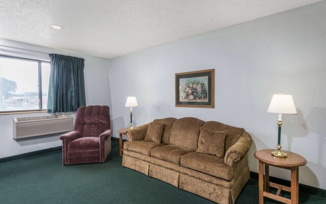 Super 8 New Stanton