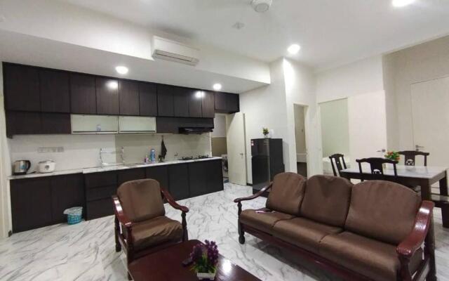 FLYPOD - Blue Sky Apartment 5-6pax ,Sutera Avenue