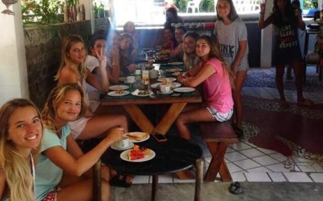 Novos Baianos Hostel e Suites