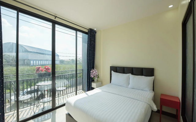 5 Chang Palace Hotel