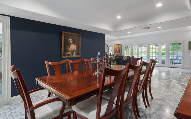Hollywood Hills Upscale