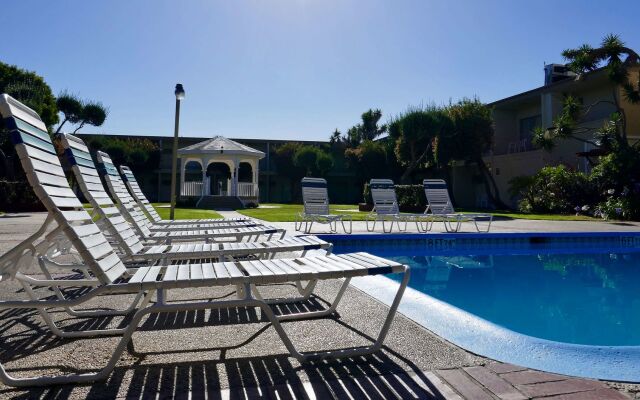 Golden Sails Hotel
