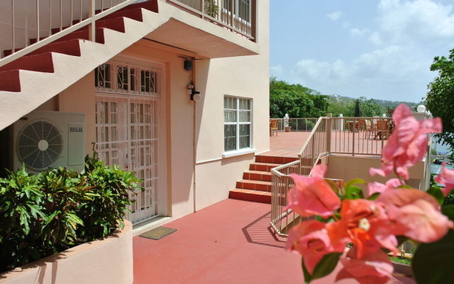 Poinsettia Villa Apartments