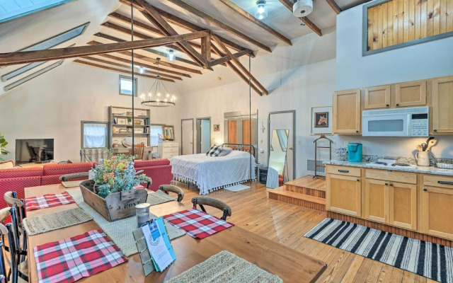 Pet-friendly Loft Vacation Rental w/ Fire Pit!