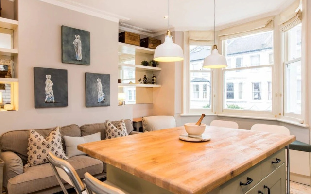 Charming, Recently Renovated 2-bed in Fulham