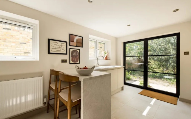 The Tyrwhitt Road Place - Lovely 2bdr Flat With Garden