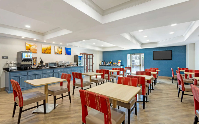Comfort Suites East Brunswick - South River