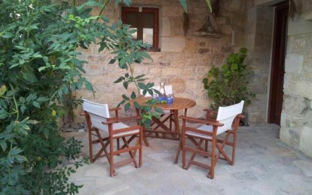 O Ilios House