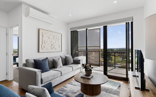 Spacious Newly 2 Bed Unit With Onsite Parking – Balcony – Perth