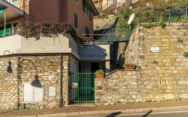 Spacious Apartment In Sori With Terrace