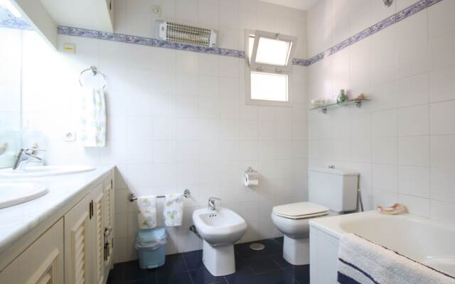 Apartment in Beautiful Villa With Communal Swimming Pool