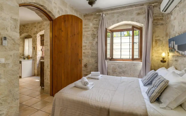 Villa Minos