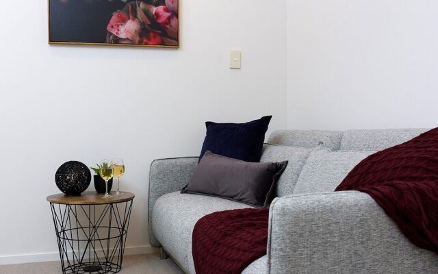 Brand New Spacious Studio Apt, Pool, Gym & Sauna – Guest Rooms – Auckland