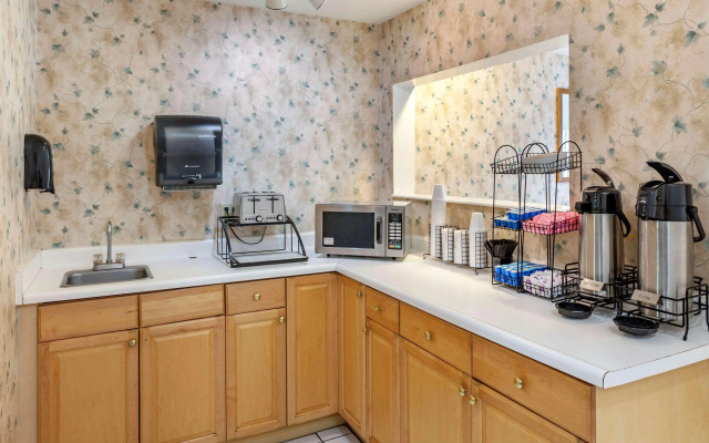 Econo Lodge Inn and Suites Sandy