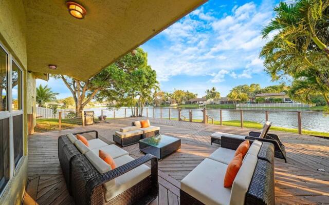 Blue stone lake home by PMI