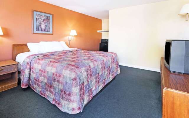 Days Inn by Wyndham Henrietta/Rochester Area