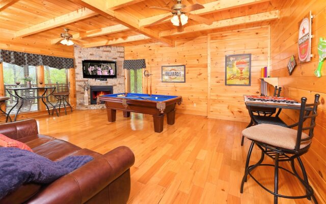 Almost Heaven - 4 Br cabin by RedAwning