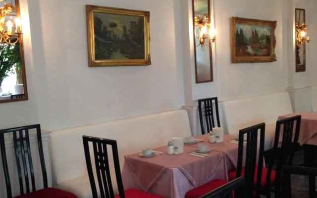 Montree Hotel
