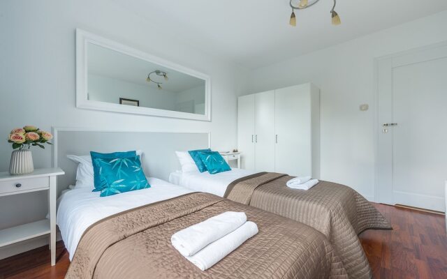 UNIT Short Rent Apartment by Warsaw Metro Station