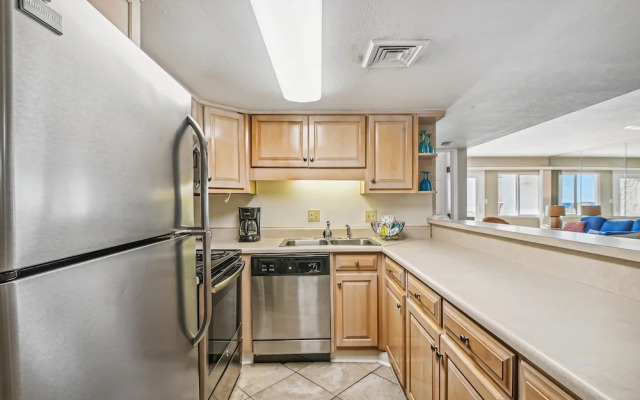 Holiday Surf & Racquet 614 2 Bedroom Condo by RedAwning