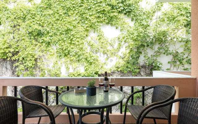Elena SeaFront Luxury Apartments