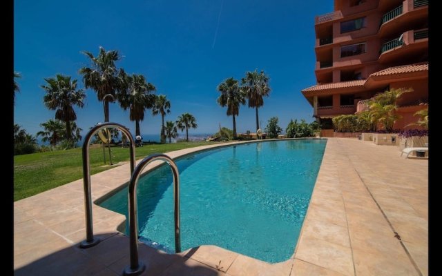 Penthouse M Reserva del Higueron 3 BEDROOMS. TRANSFER to the Beach and Train station. JACUZZI. WIFI. 2 PARKING. 2 SWIMMING POOL