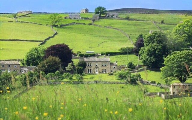 Stunning 8 Beds Country Retreat nr Richmond
