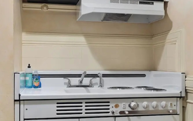 Chateau Tivoli Bed and Breakfast