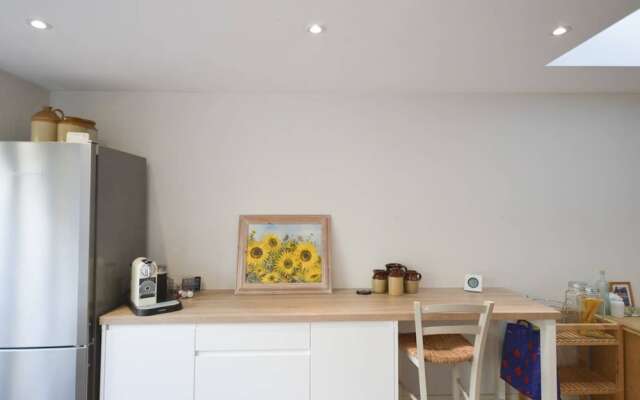 Bright & Homely 2 Bed House In Bedminster