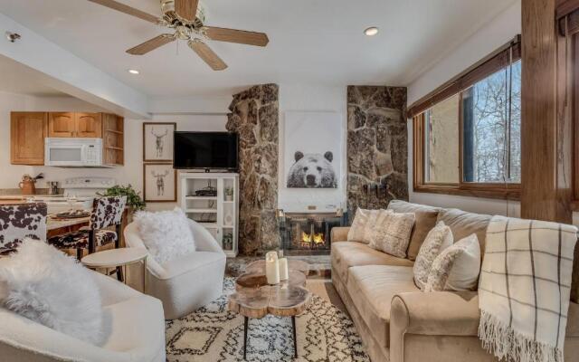 Laurelwood Condominiums Studio Premier Unit 304
