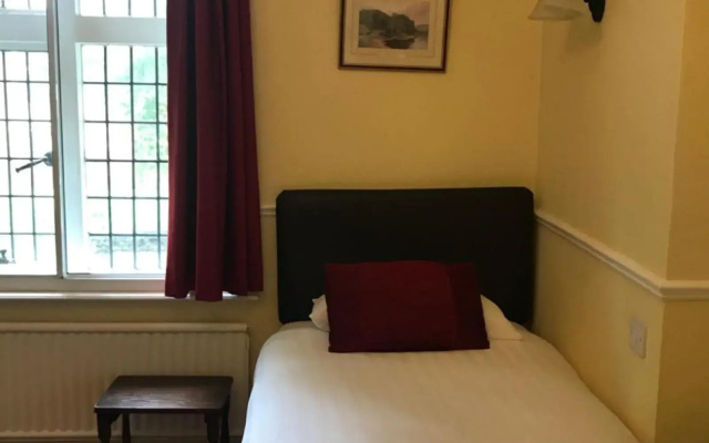 Barons Court Hotel